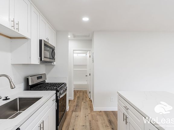 4th image of 217 Holly St #219