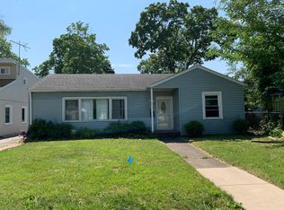 165 Walnut Ct, Mundelein, IL 60060