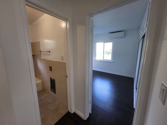 5th image of 934 N Lake Ave #4