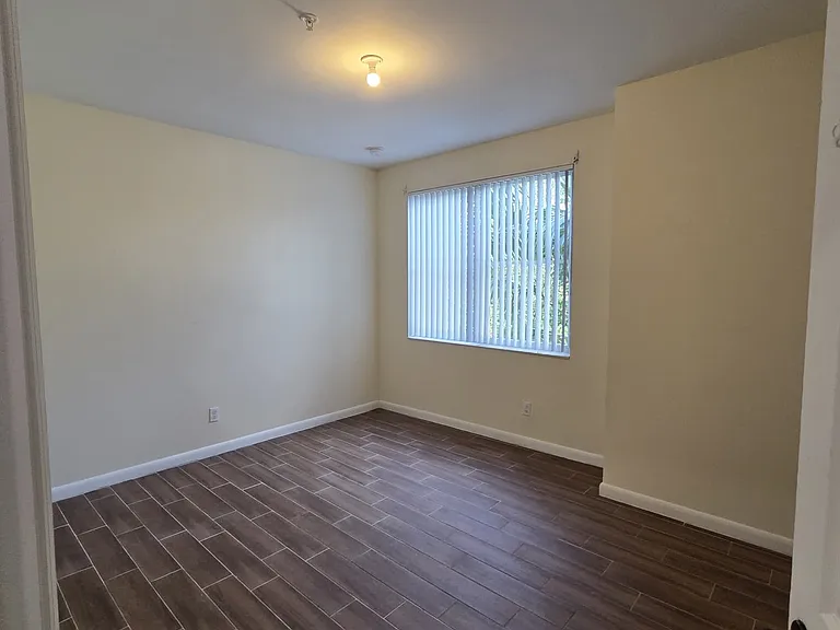2575 SW 64th Ave #9 — Photo 7