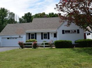 454 Vauxhall St, New London, CT 06320