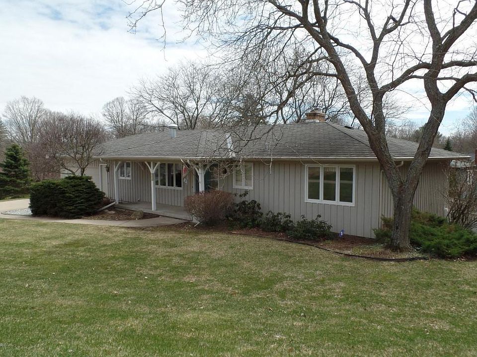1st image of 702 Cypress St