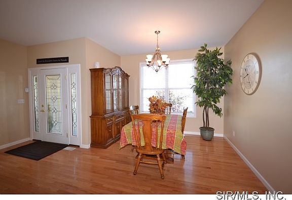 3rd image of 355 Redwood Dr