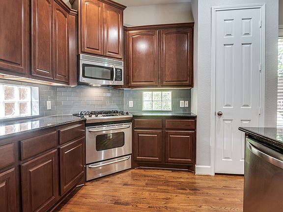 4th image of 909 City Side Ln