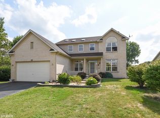 821 Hackberry Ln, Algonquin, IL 60102