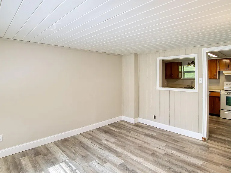 9924 Sunset Dr — Photo 4