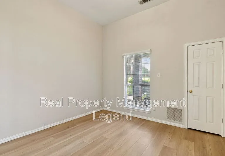 8012 Greenwood Dr — Photo 21