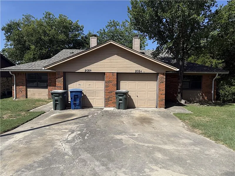 2 bed, 885 sqft, $895 — Photo 1