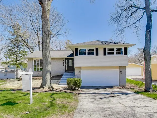 123 Kainer Ave, Barrington, IL 60010