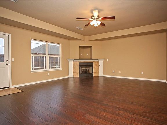 4th image of 805 E Southern Trace Dr