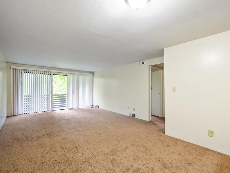 Greenwich Manor Apartments — Photo 46