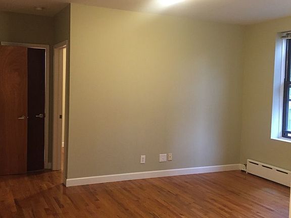 4th image of 164 E 33rd St #16