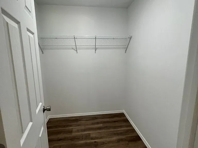 2444 N Benton Ave — Photo 29
