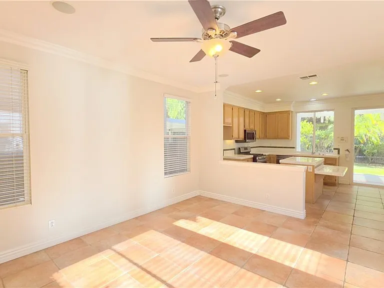 324 Lydia Ln — Photo 4
