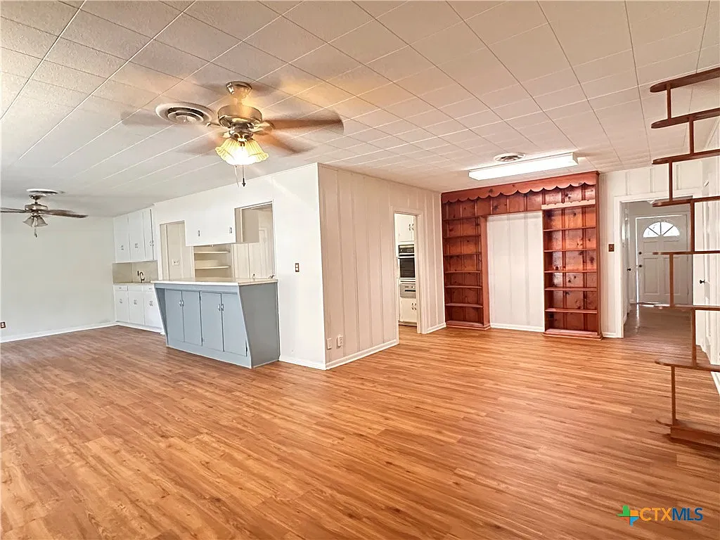 4 bed, 2.0 bath, 2258 sqft, $2,275 — Photo 2