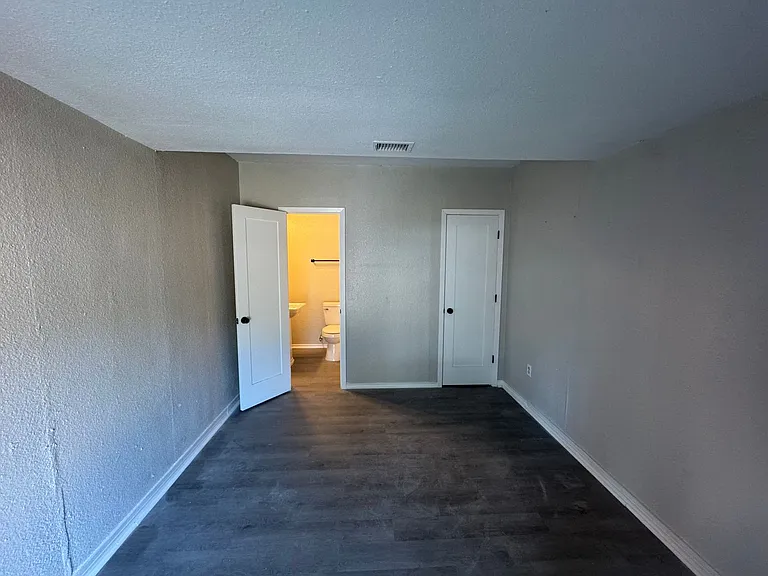 1749 S 22nd St — Photo 15