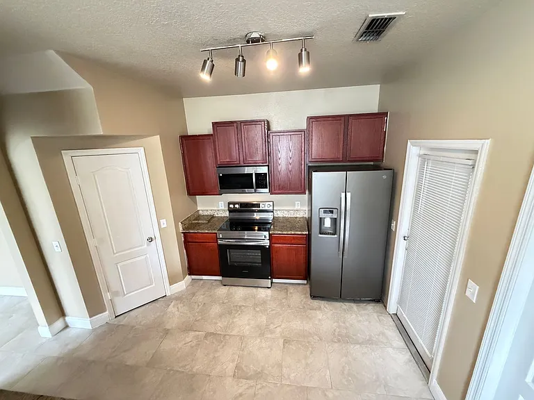 2411 Grasmere View Pkwy N — Photo 15
