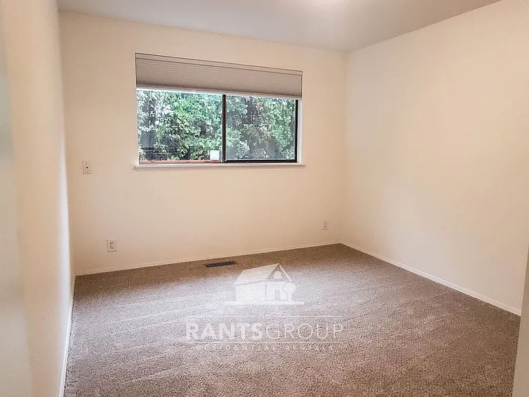 4910 Sheridan Dr SE — Photo 17