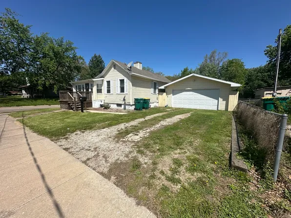 102 E Grove St, Streator, IL 61364