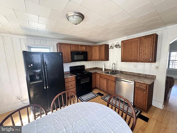 5th image of 316 W Railroad St
