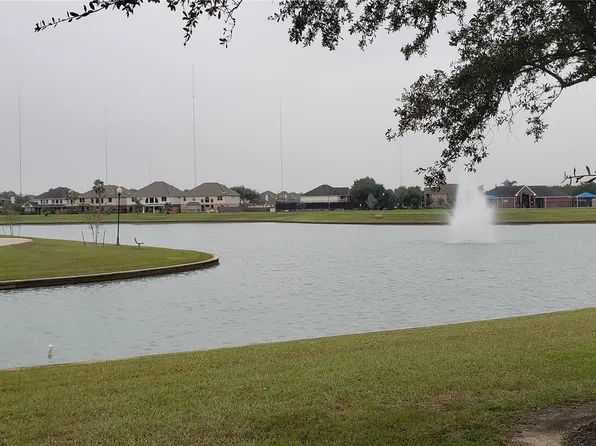 2702 Golden Hills Ct, Fresno, TX 77545
