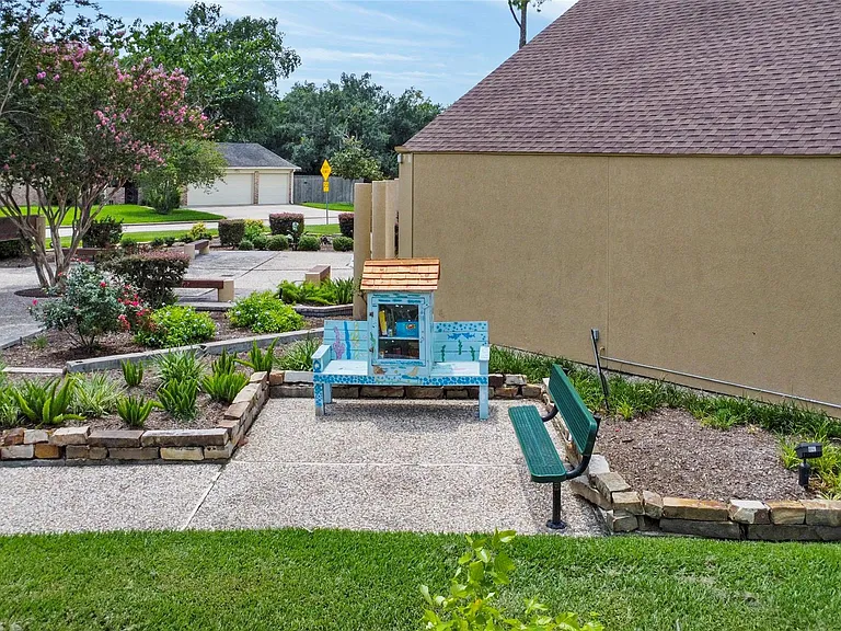 2358 Binley Dr — Photo 45