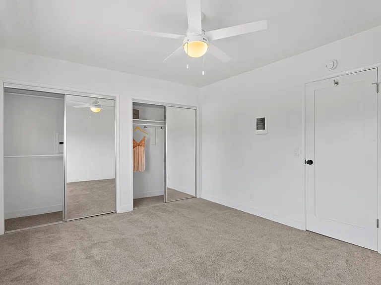 E Avenue - Coronado — Photo 18