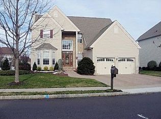 48 Larkspur Dr, Dayton, NJ 08810