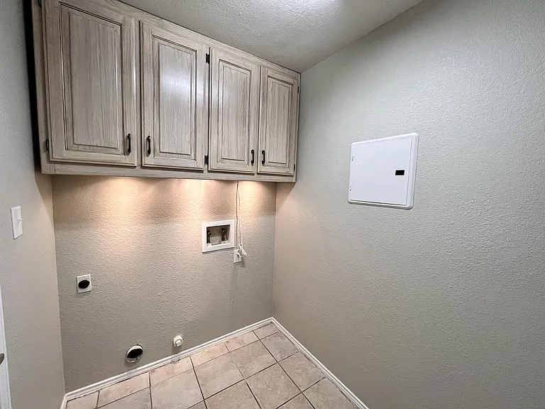 2805 Yorkfield Ct — Photo 10