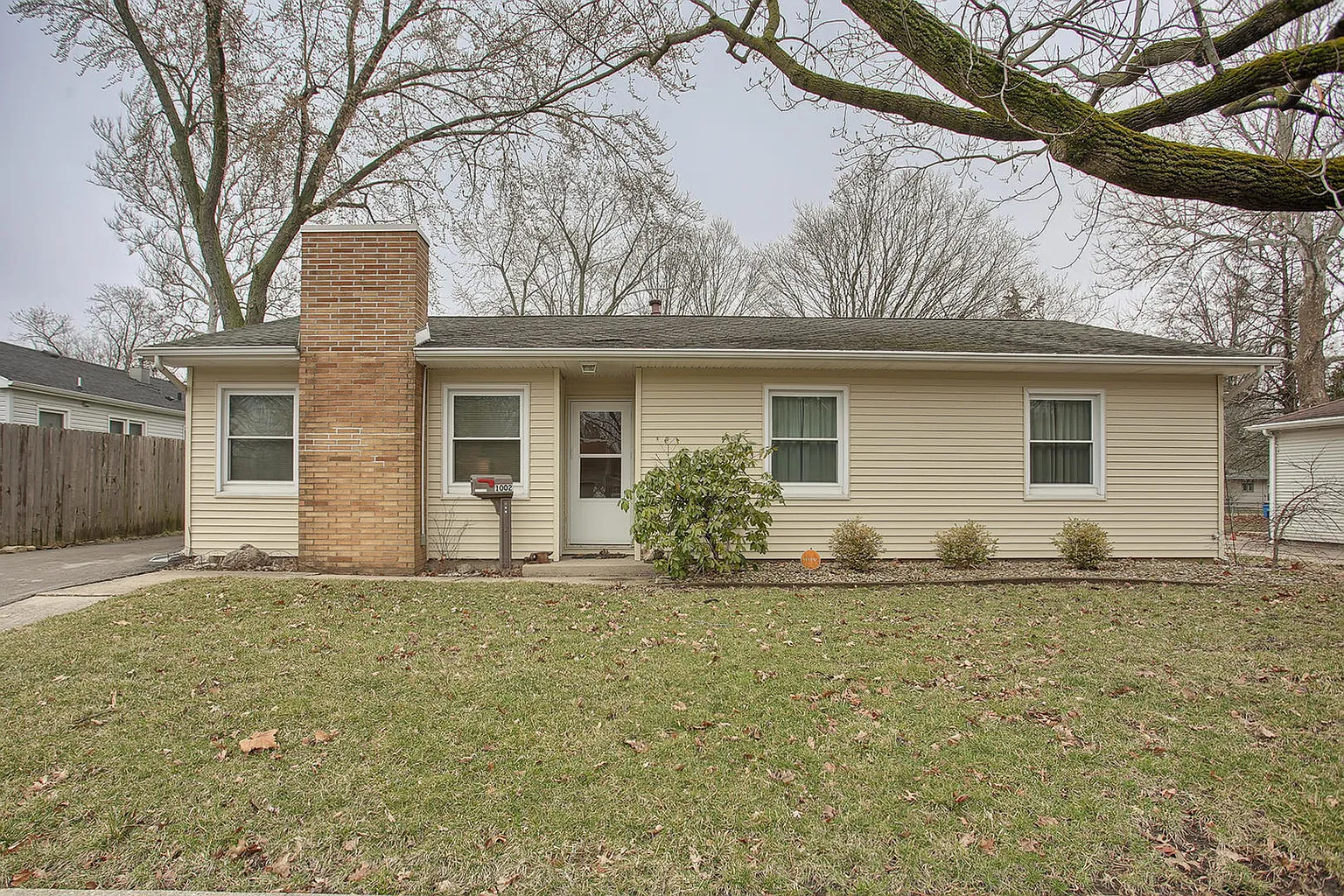 1002 S Mattis Ave photo 1