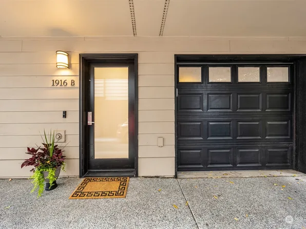 1916 N 46th Street, Seattle, WA 98103