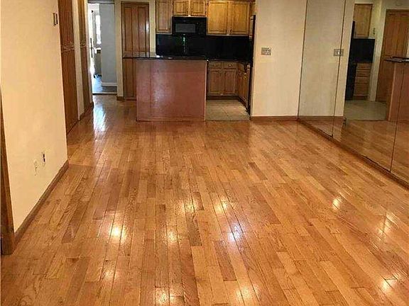 4th image of 207-03 Estates Dr #145L