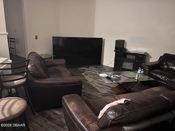 3rd image of 2266 N Normandy Blvd