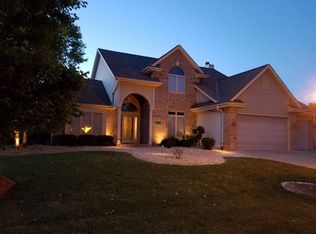 421 Eastern Trl, Mukwonago, WI 53149