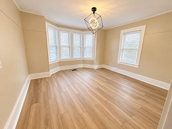 2nd image of 4-6 Chelmsford St #1