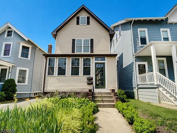 2nd image of 60 Montague Pl #2