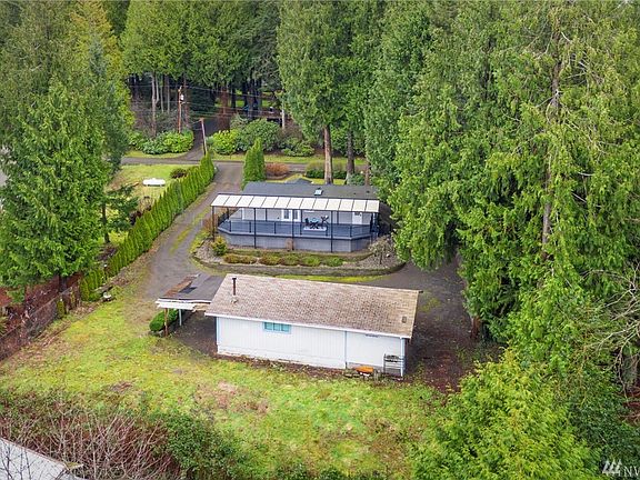 So much space here! Tree lined drive offers lots of extra privacy. 