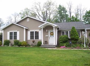 15 Red Fox Dr, Albany, NY 12205