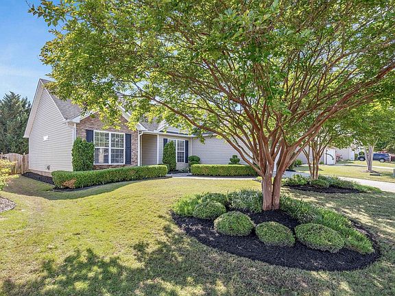 2nd image of 111 Wild Thorn Ln