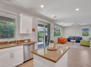 242 N Crosscreek Dr, Chandler, AZ 85225