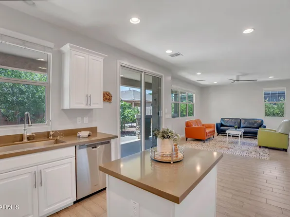 242 N CROSSCREEK Drive, Chandler, AZ 85225