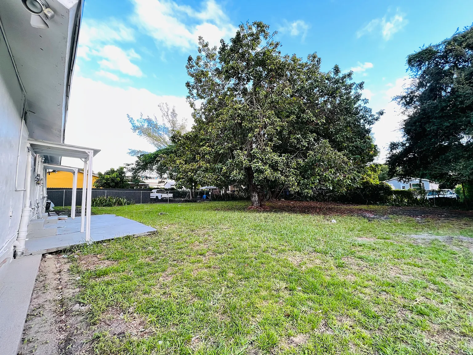 2 bed, 900 sqft, $2,100 — Photo 2