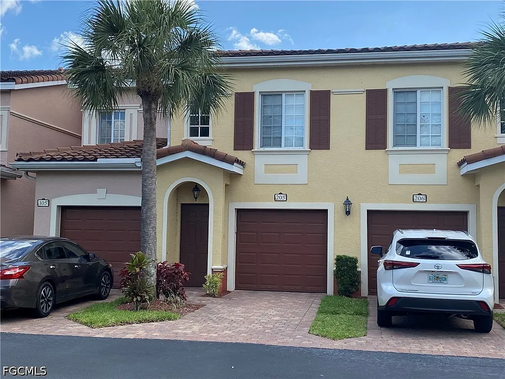 2 bed, 2.0 bath, 1495 sqft, $2,350 — Photo 1