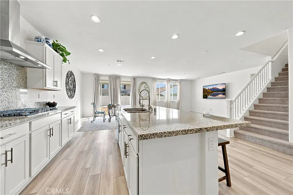 5 bed, 2790 sqft, $4,100 — Photo 1
