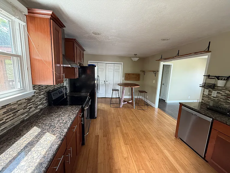 204 Sentinel Dr — Photo 8