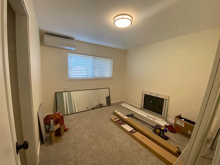 middle bedroom