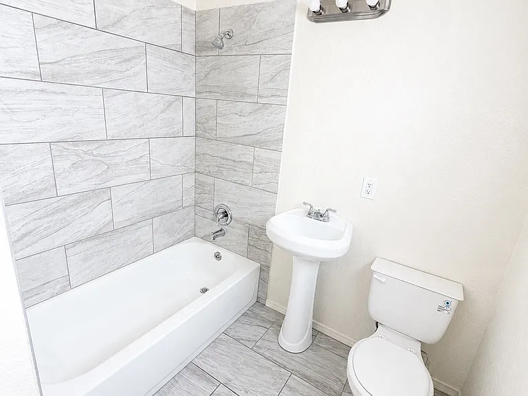 2312 E Commonwealth Ave #5 — Photo 7
