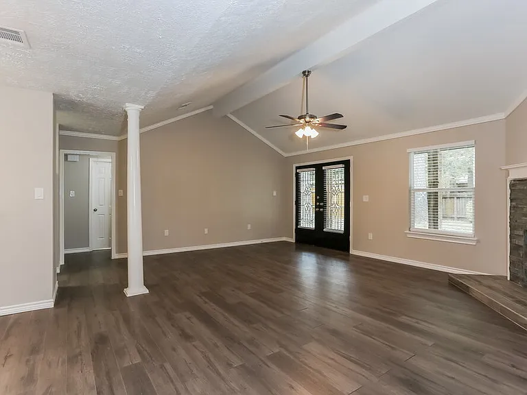 16310 Ulysses St — Photo 5