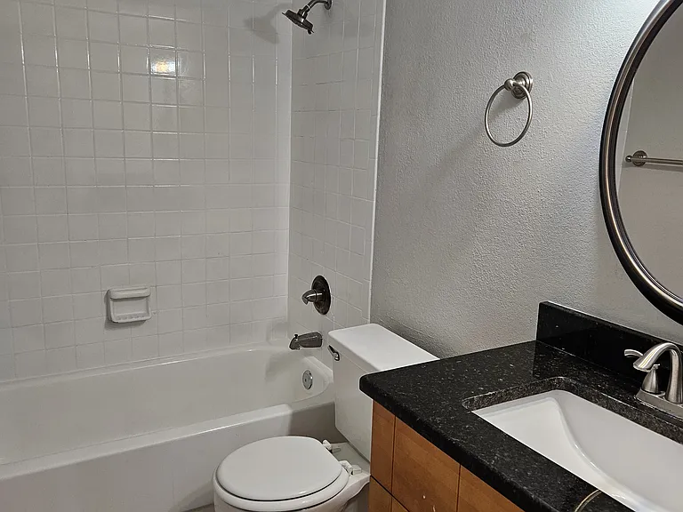 4114 W North B St #I — Photo 12