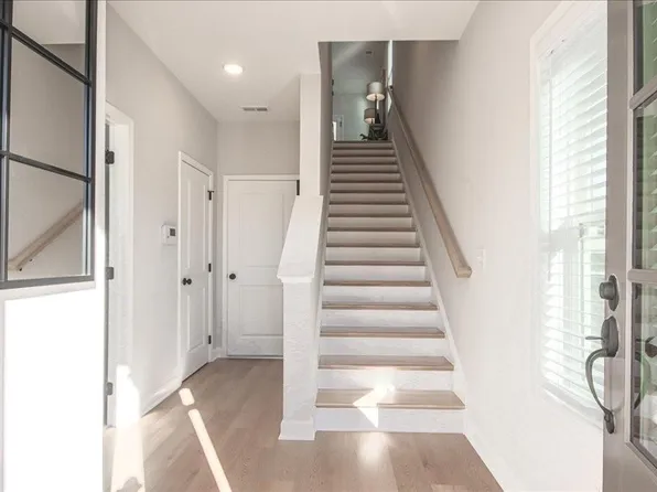 1895 Deco Dr, Kennesaw, GA 30144